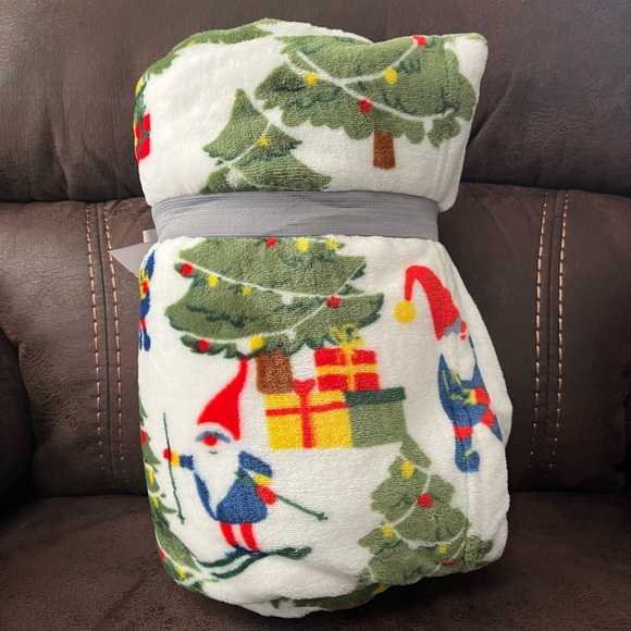 NWT Bundle of 2 Soft Throws - Life is Good and Kringle Express Christmas - Picture 9 of 10